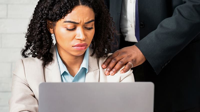 Como denunciar assédio no trabalho com segurança e preservar sua identidade