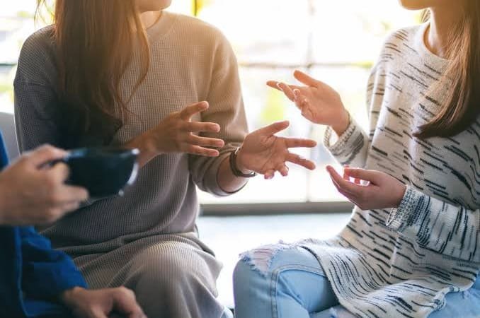 Mensagens anônimas ganham espaço como ponto de partida para conversas difíceis
